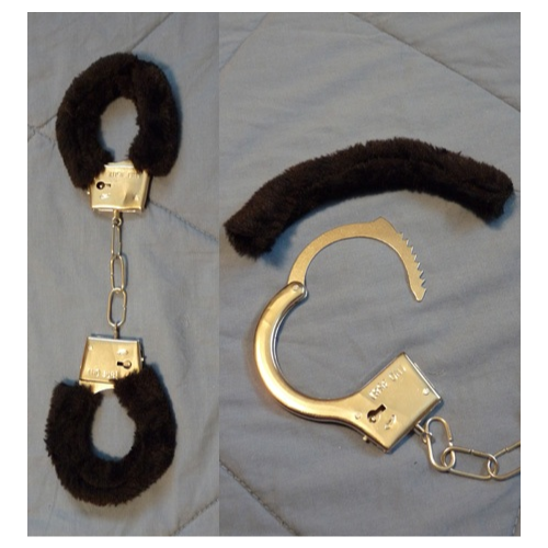 Handcuffs w/removable fur